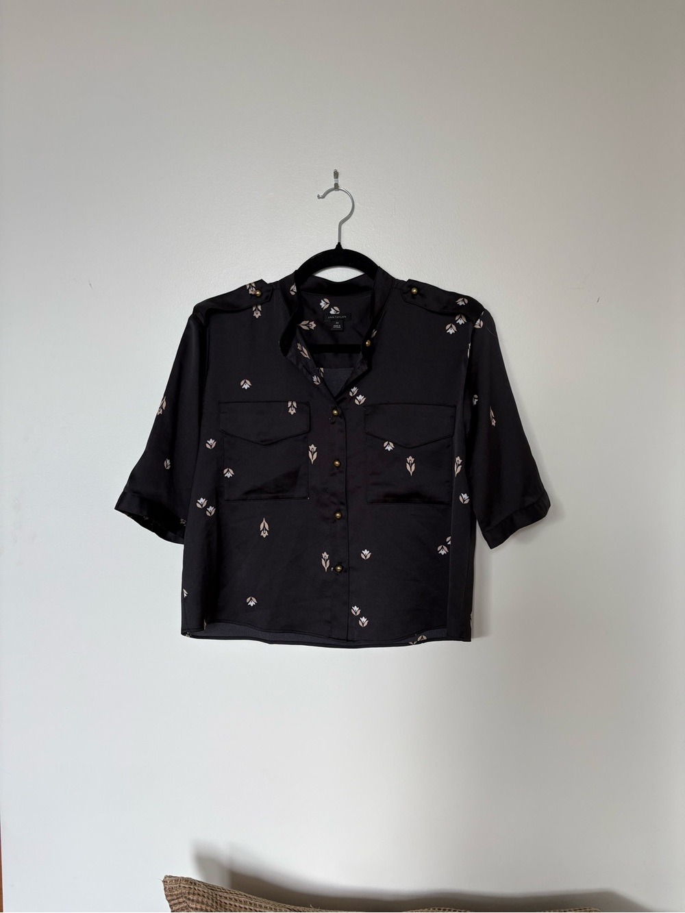 Ann Taylor Navy Satin Short-Sleeve Button Front Blouse with Ivory Motif
